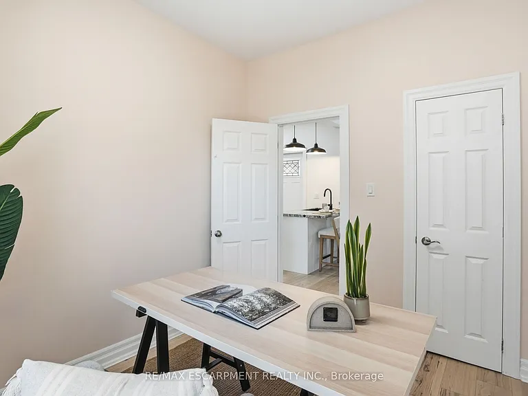 118 Victoria St — Photo 25