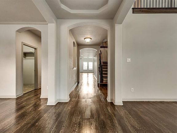 4th image of 925 Mont Cascades Dr