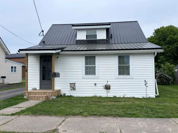 16 Woodlawn Ave, Massena, NY 13662
