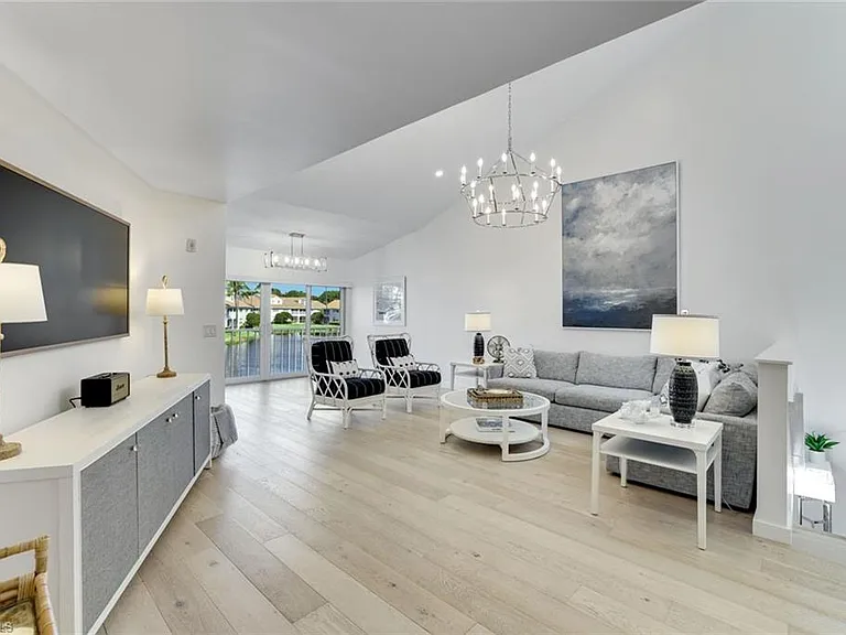 8345 Excalibur Cir #M4 — Photo 1
