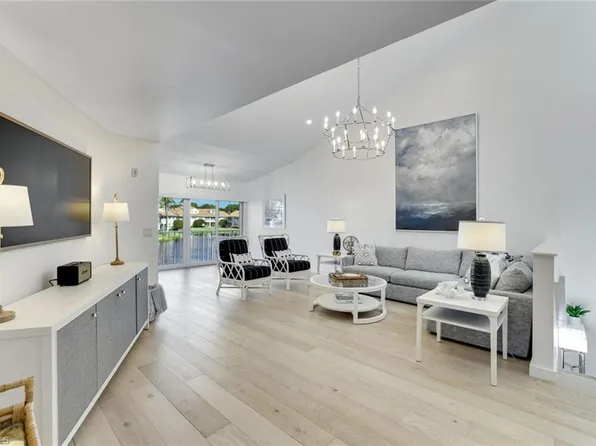 8345 Excalibur Cir APT M4, Naples, FL 34108