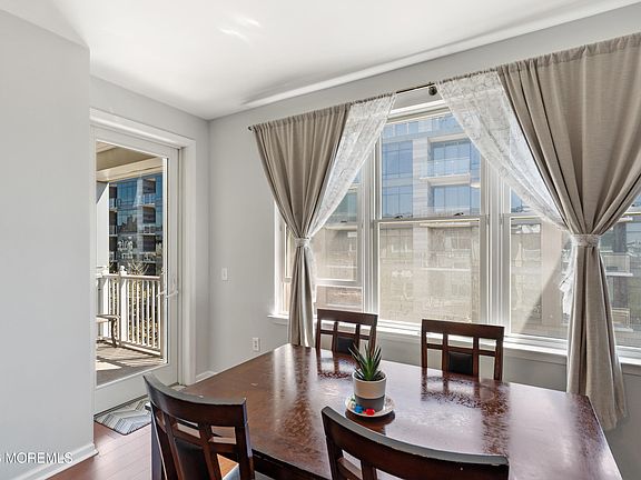 5th image of 55 Melrose Terrace #407