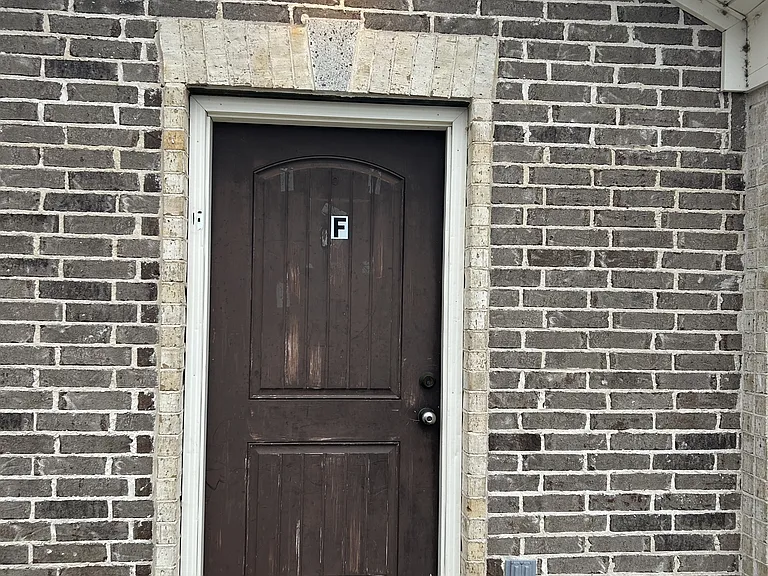 4700 Morton Dr — Photo 2