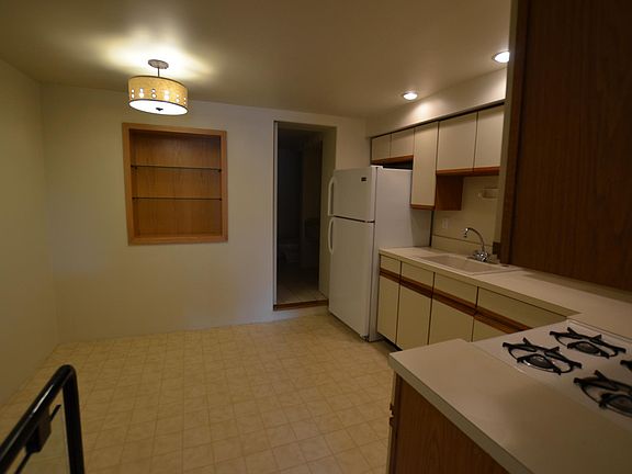 3rd image of 642 Kimball St #1R