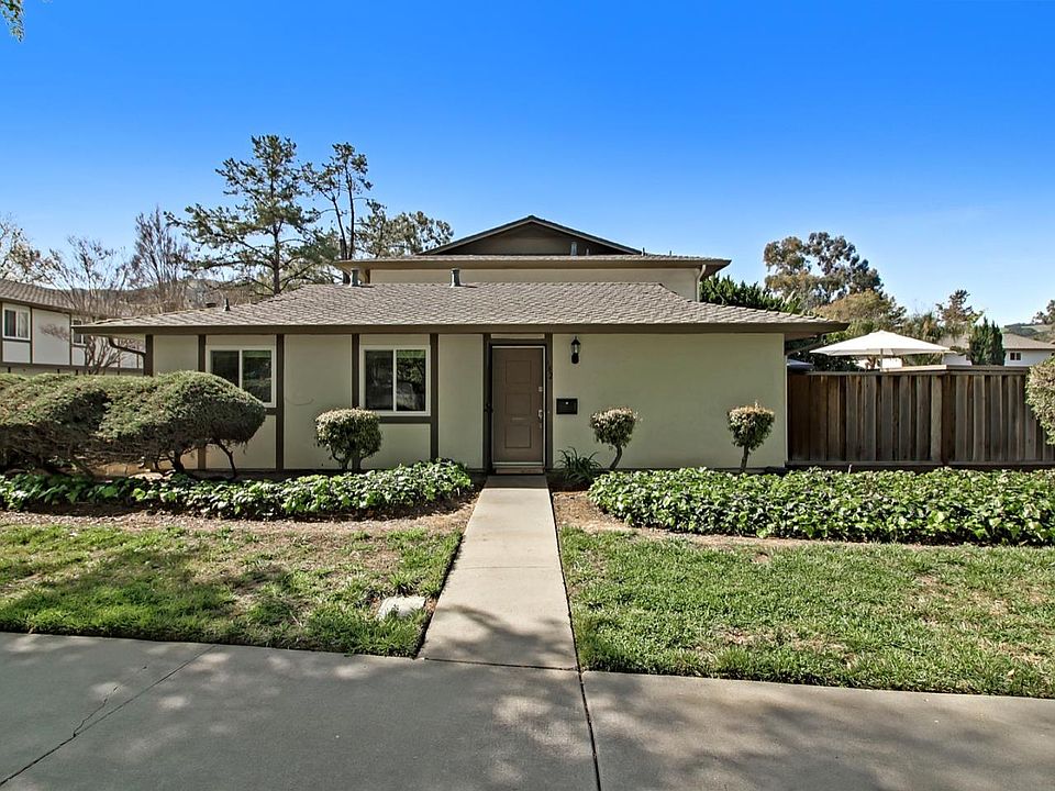 1st image of 182 Oak Brook Cir