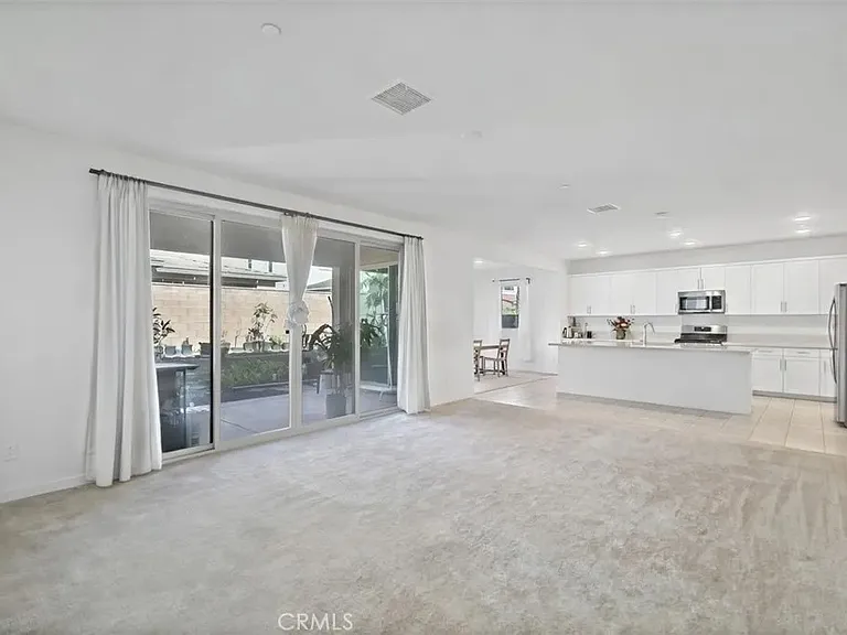 2575 E Embry Ln — Photo 5