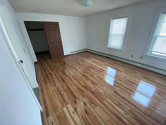 4th image of 25 Brown St Floor 3