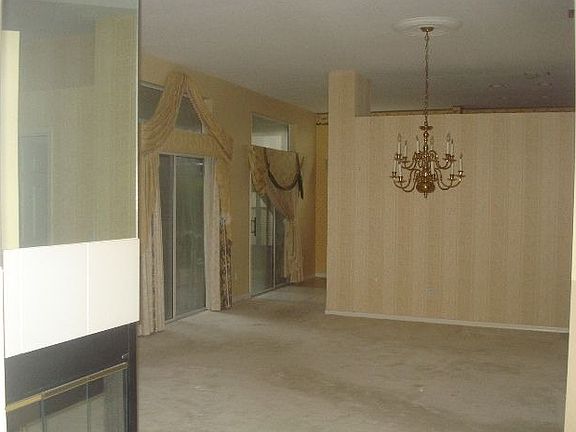 3rd image of 189 Wimbledon Cir