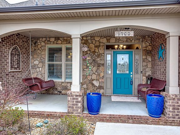 4th image of 1700 Fieldstone Dr