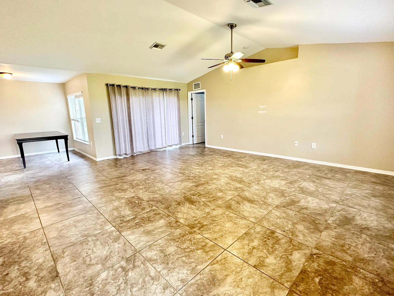 3 bed, 1574 sqft, $2,300 — Photo 4