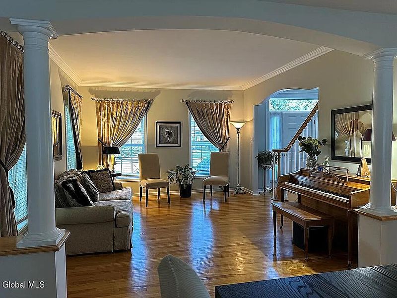 3rd image of 33 Western Avenue