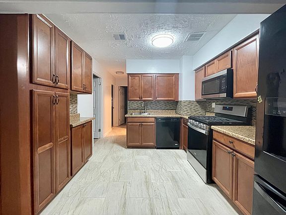 2nd image of 91 Regis Dr Floor 2