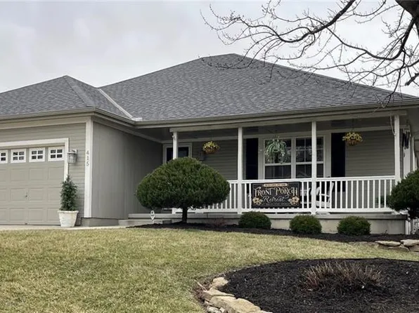 415 Hillbrook Ct, Lansing, KS 66043