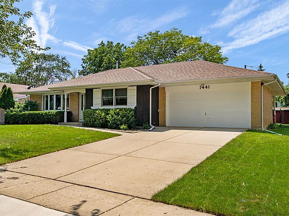3rd image of 7441 Camelia Dr
