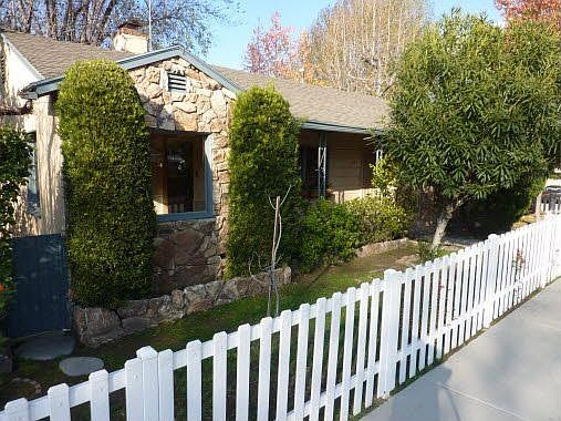 1st image of 949 Cresthaven Dr
