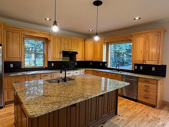 4th image of 4065 Sandy Creek Ln