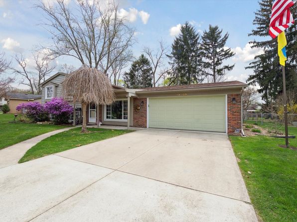 10328 Carriage Dr, Brighton, MI 48114