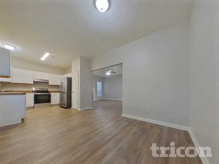 101 Royal Crest Dr — Photo 3