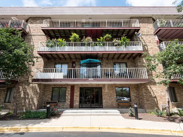 5400 Astor Ln APT 201, Rolling Meadows, IL 60008