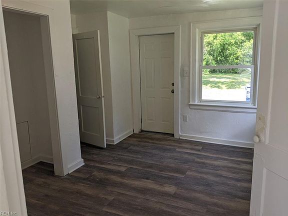 4th image of 16 Greeneland Blvd