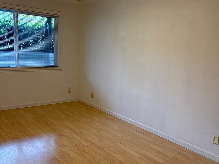 301 Laurel Way #2 — Photo 8