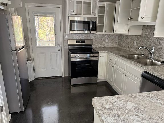 2nd image of 514 Goldenwood Dr