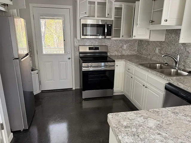 514 Goldenwood Dr — Photo 2