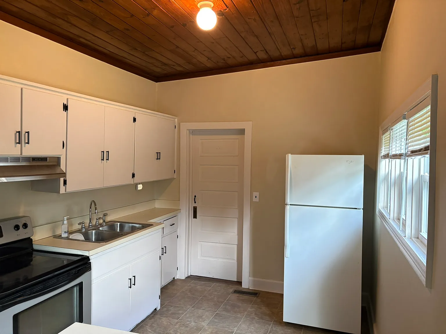 Cave Spring Cottage — Photo 2