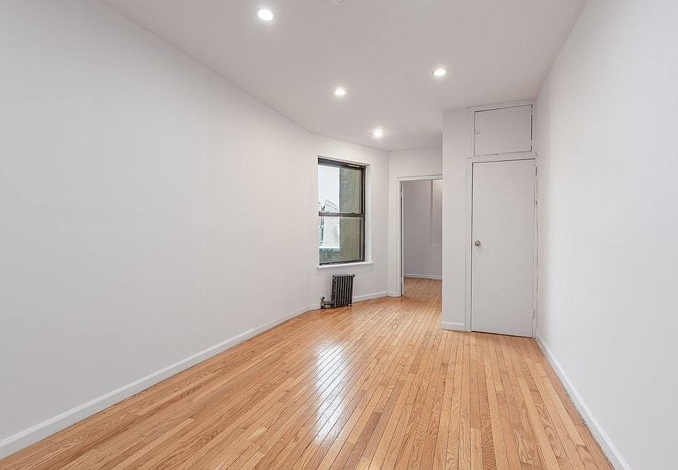 2nd image of 55 Delancey St #5EA