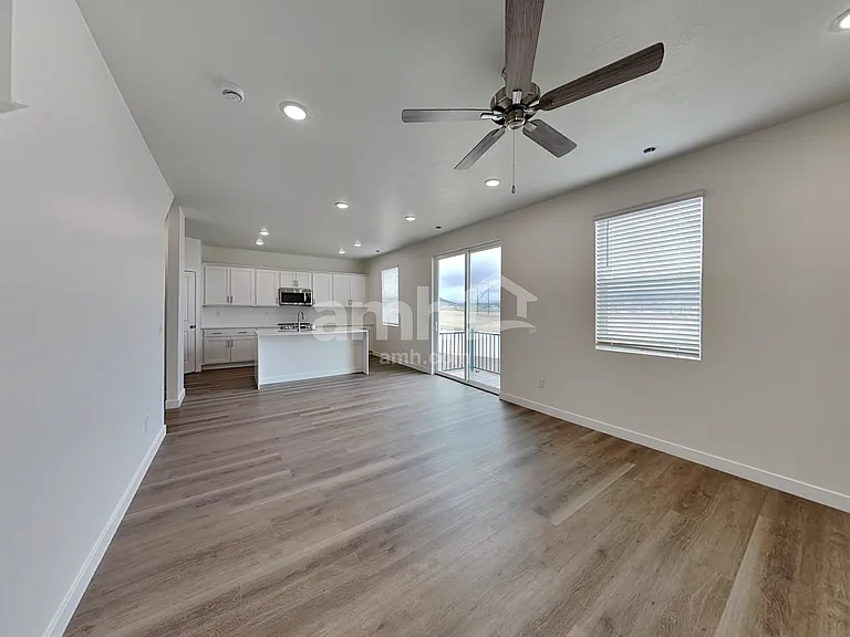 1284 W Mahogany St — Photo 5