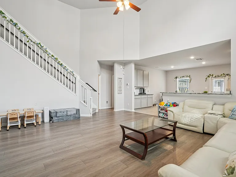 8915 Portobello Way — Photo 34