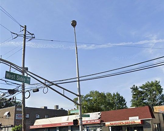 2nd image of 919 Montgomery St