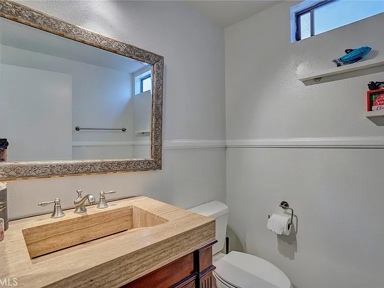 1409 Lakeside Ln — Photo 10