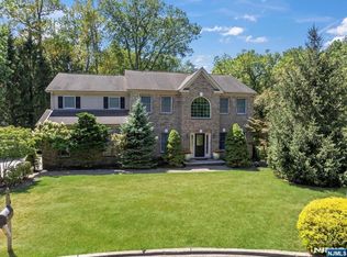 6 Hunting Ridge Ct, Montvale, NJ 07645