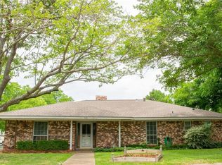 410 Hillcrest Dr, Midlothian, TX 76065
