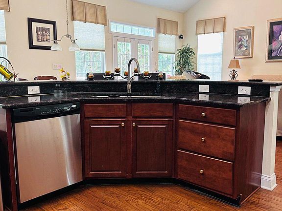 4th image of 72 Golf View Dr