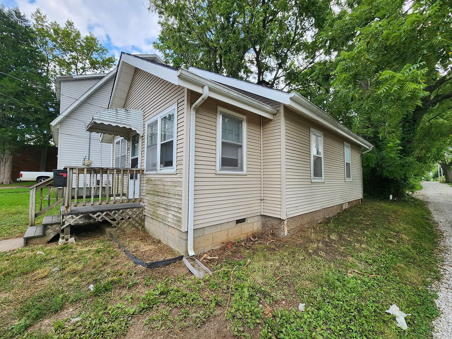 Spacious 1-Bedroom, 1-Bathroom House Available Now!! — Photo 3