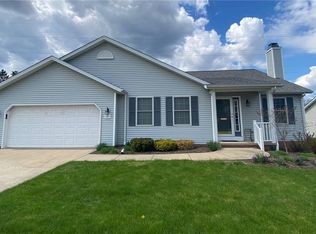 121 Chimney Rdg, Chardon, OH 44024