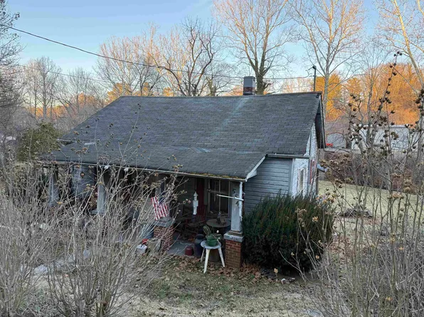 554 Monroe Ave, Pulaski, VA 24301