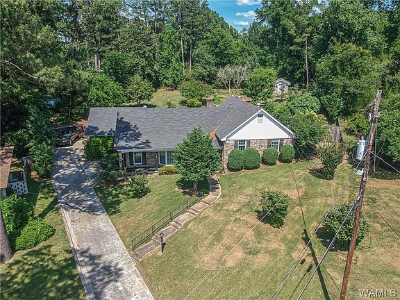 3rd image of 2728 Claymont Cir