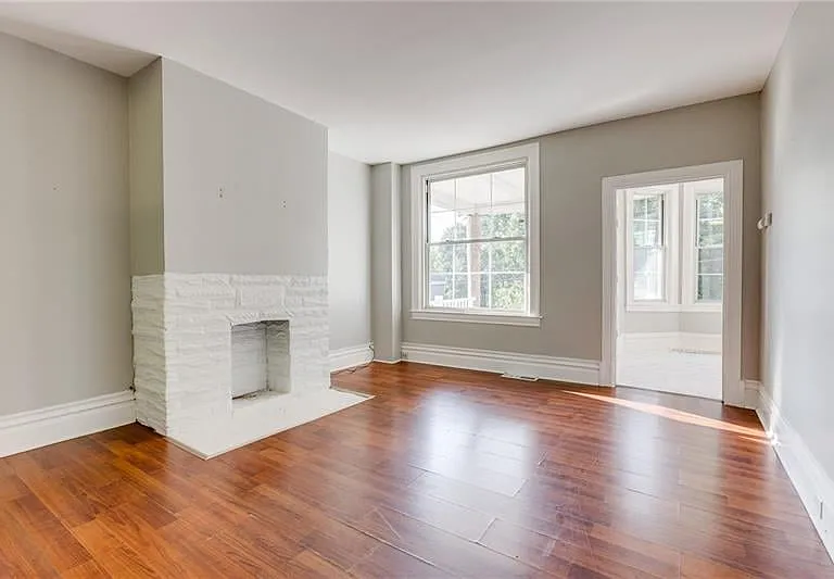 211 W Burgess St — Photo 2
