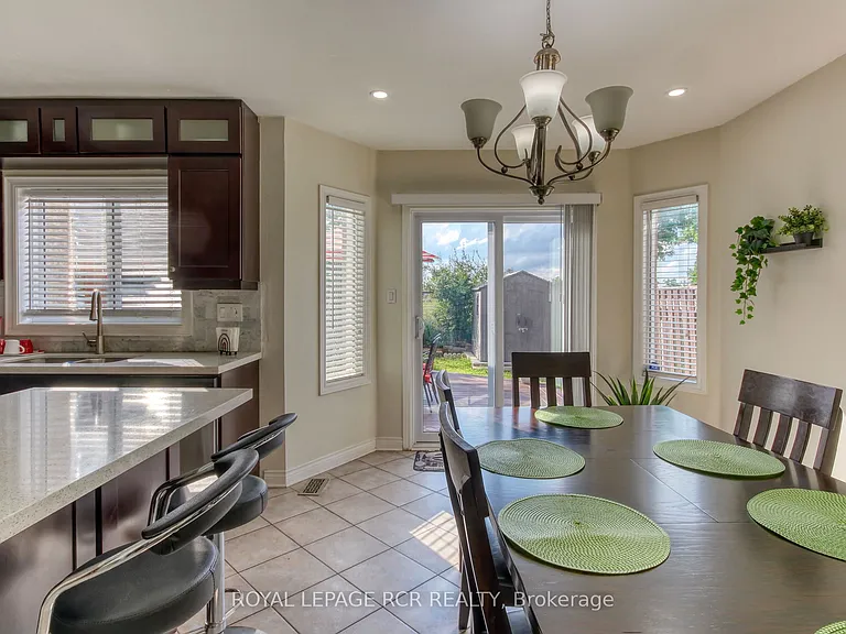 74 Fountainbridge Dr — Photo 8