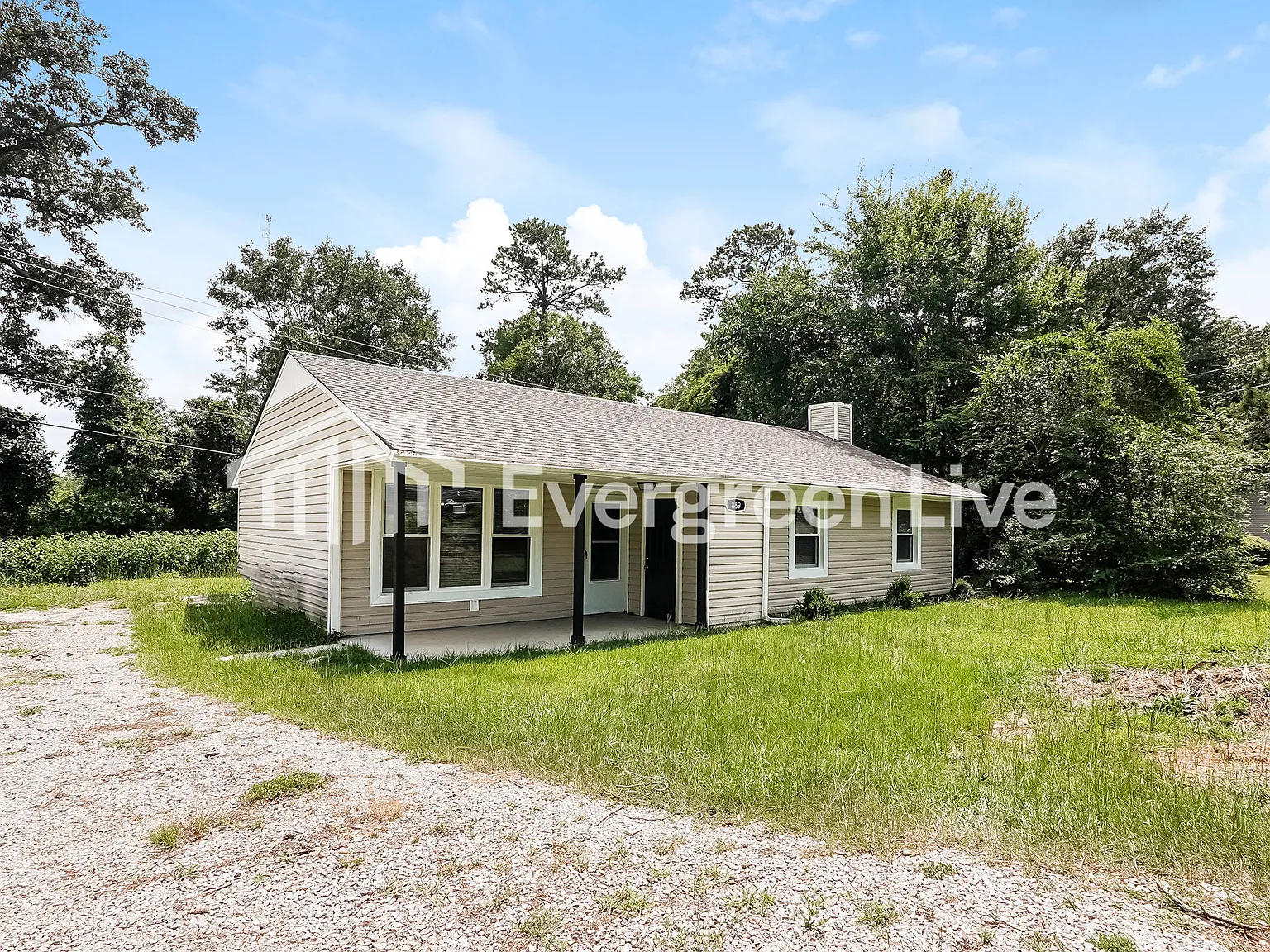 3 bed, 1.0 bath, 1265 sqft, $1,095 — Photo 2