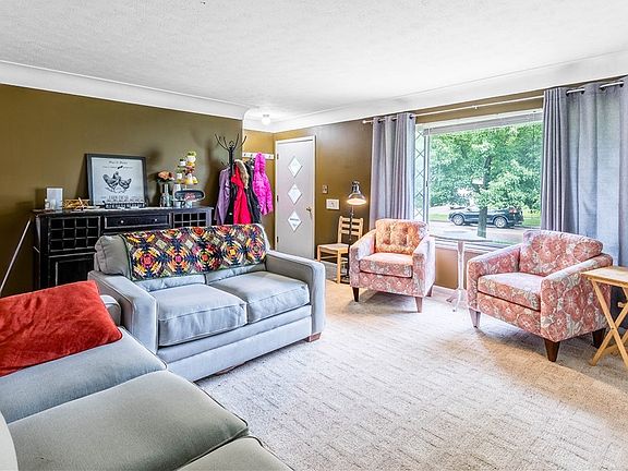 3rd image of 6572 Beverly Dr