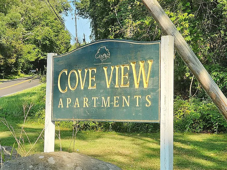 Rhinebeck Cove View Apartment homes — Photo 1