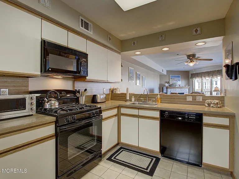 900 Ocean Ave #24 — Photo 11