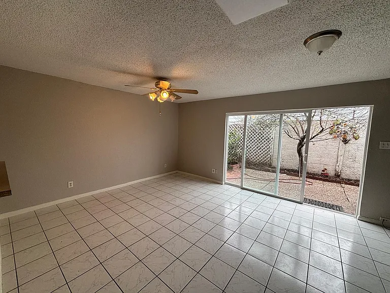 2710 Briarhurst Dr #5 — Photo 4
