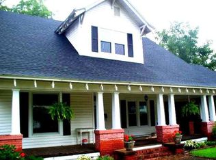109 E John St, Mount Olive, NC 28365