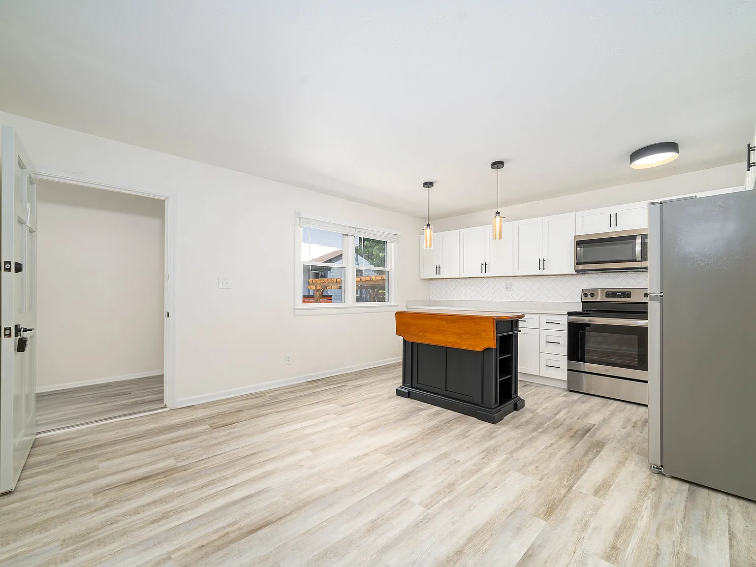 W Seaview Ave Apartments — Photo 3