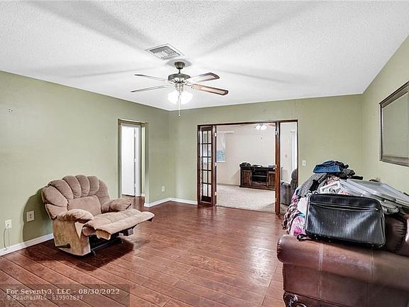 5th image of 701 NW 43rd Ave